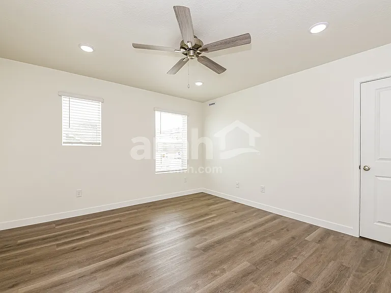 1272 W Mahogany St — Photo 8