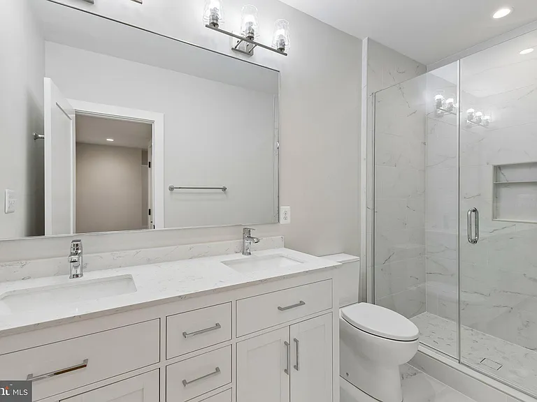 6101 Berkshire Dr — Photo 11