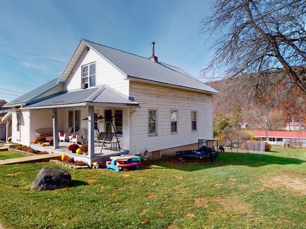 2042 Front St, Bayard, WV 26707