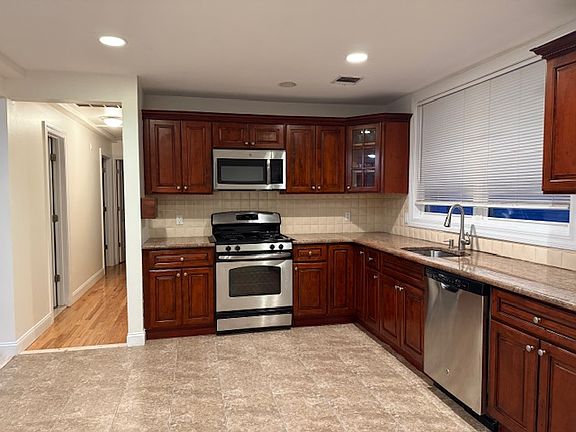 2nd image of 645 Lamont Ave #2