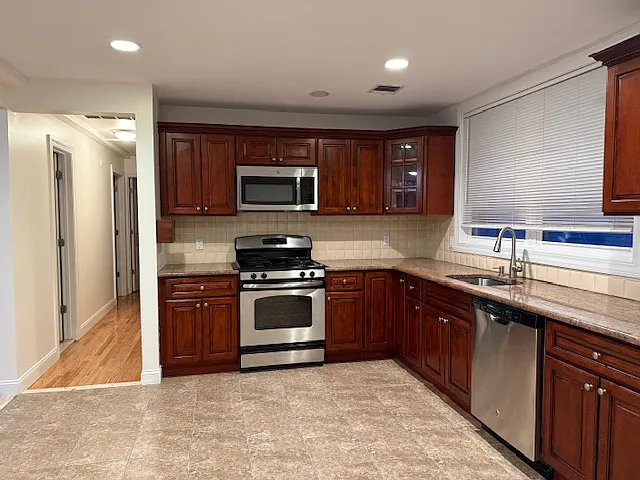 Photo 2 of 20 - 645 Lamont Ave #2 - Staten Island, NY Building Photo - 645 Lamont Ave #2