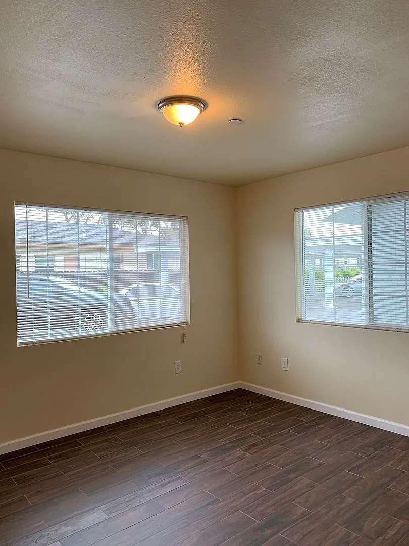 414 Ramona Ave — Photo 3