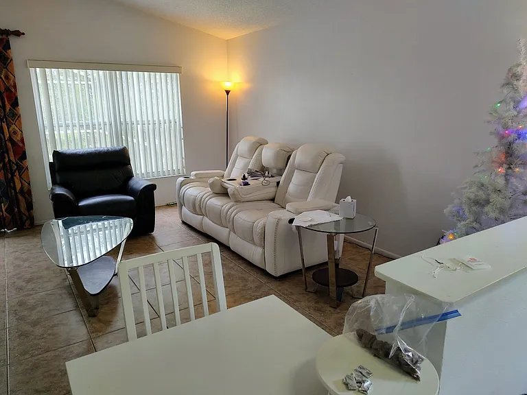 521 Castlemain Cir — Photo 16