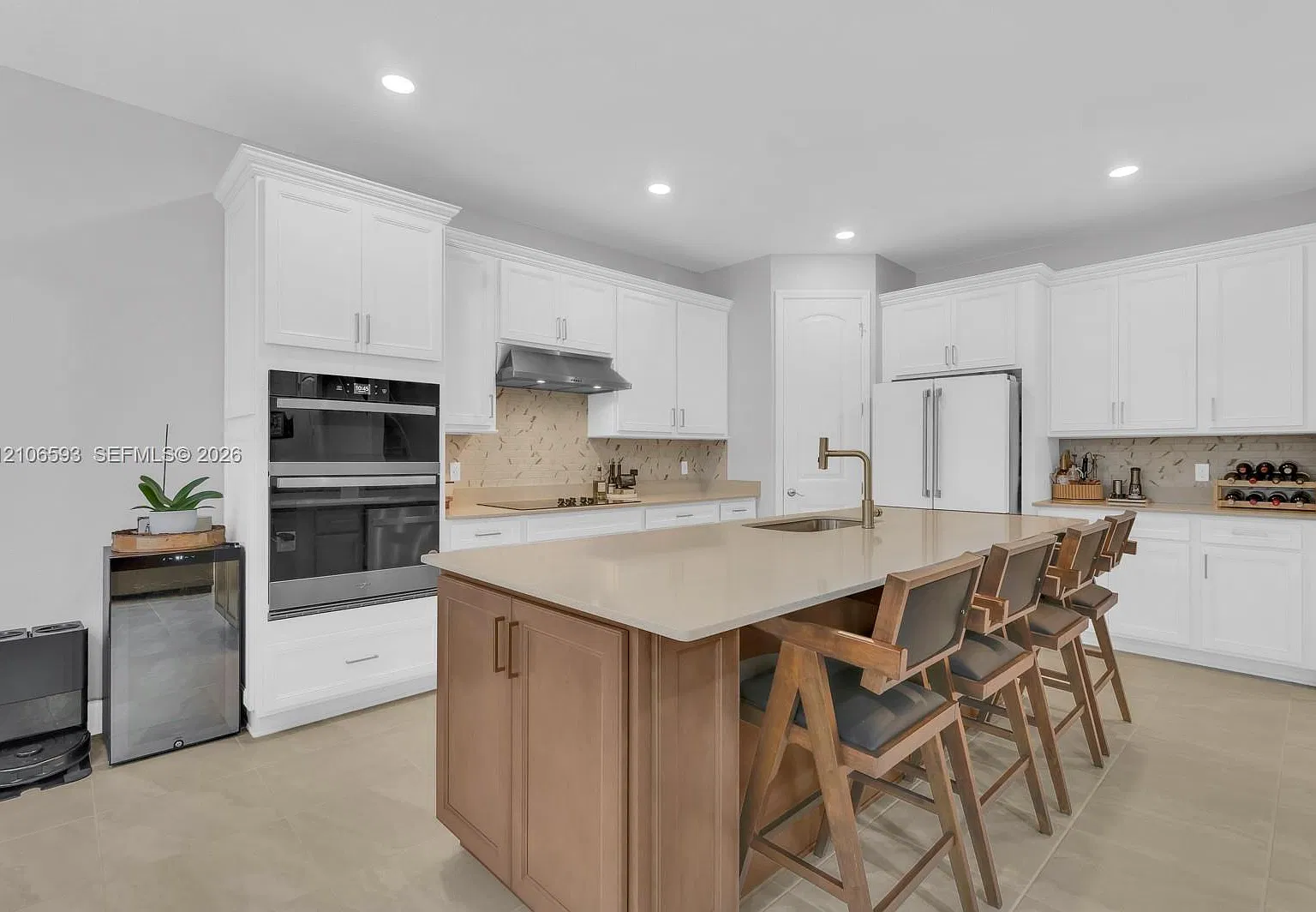 5 bed, 2.5 bath, 2894 sqft, $4,500 — Photo 3