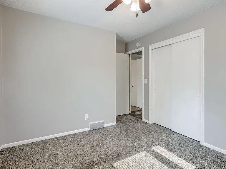 11705 Meredith Ave — Photo 18
