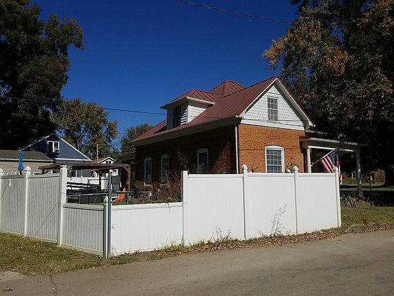 3rd image of 413 La Haye St