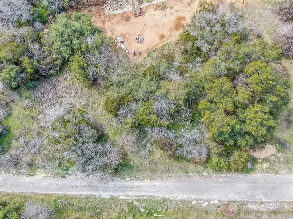2406 Camper Ct, Granbury, TX 76048