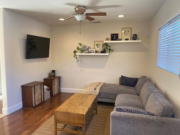 5th image of 277 Costa Mesa St #B