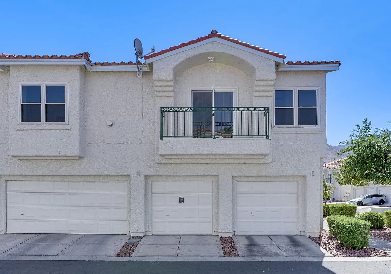2 Bed 2 Bath Condo Ready For Move In! — Photo 2
