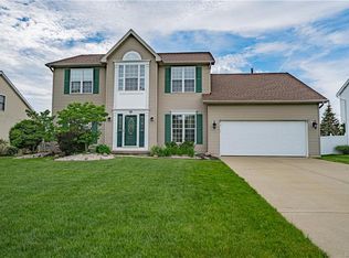 43 Quail Run Ln, Lancaster, NY 14086