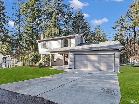 3-Bed, 2.5-bath 1772 Sq. Ft. Completely updated inside and out! Grass to the right has been removed for additional RV/boat parking