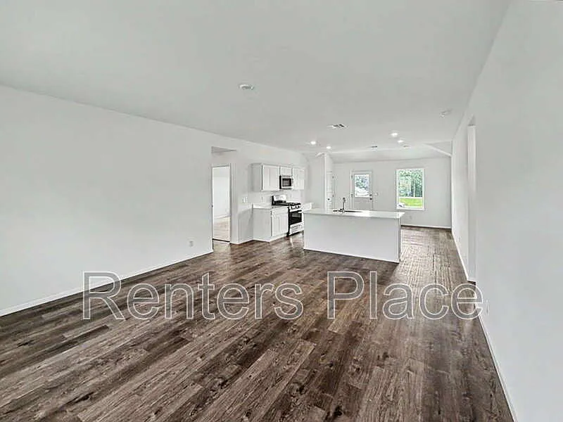 4 bed, 2.0 bath, 1618 sqft, $1,995 — Photo 3
