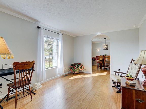 4th image of 1720 Waterview Trl