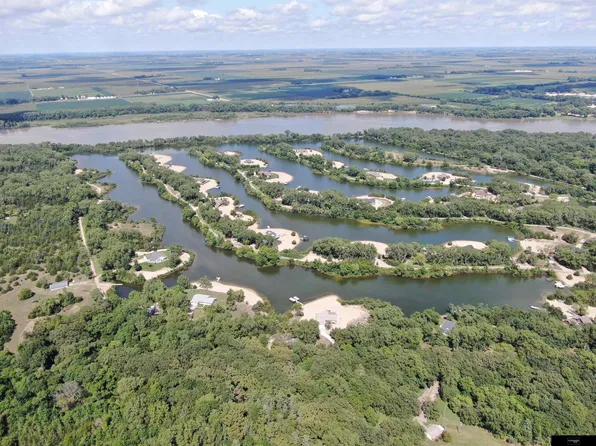 2334 Deer Holw, Morse Bluff, NE 68648