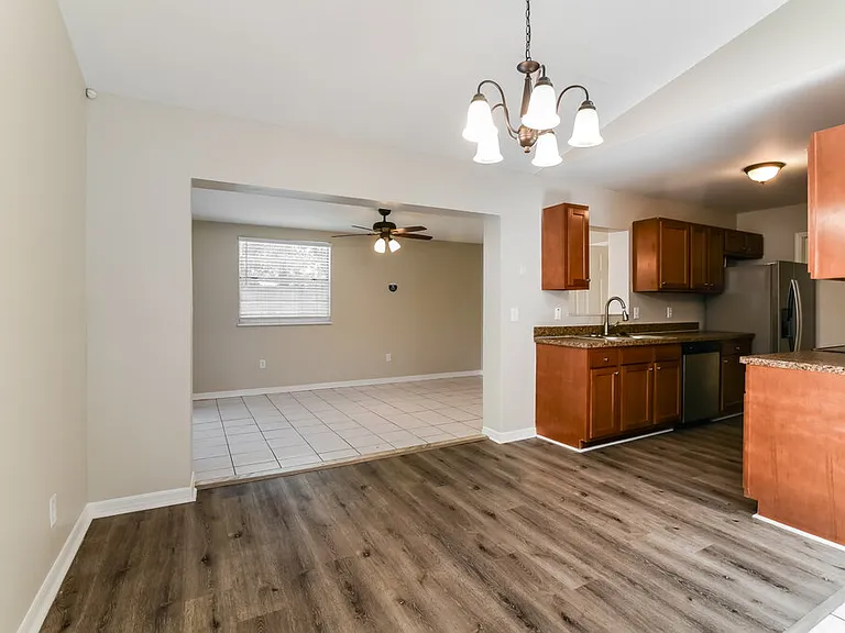 724 Iowa Woods Cir E — Photo 5