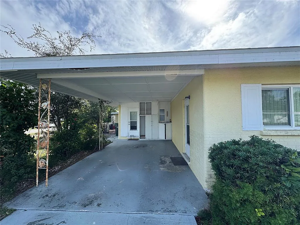 2 bed, 2.0 bath, 1056 sqft, $1,650 — Photo 2