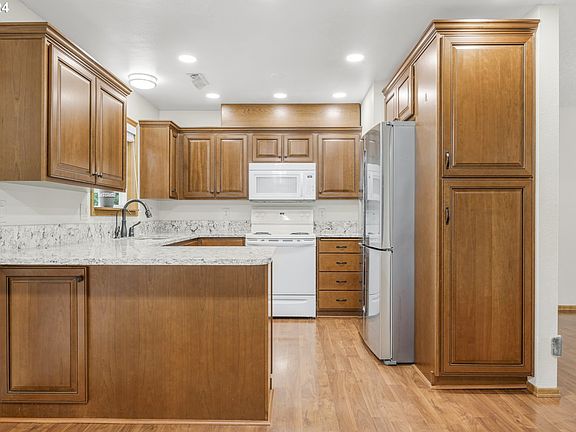 5th image of 7320 NE 63rd Ave