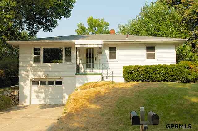 1st image of 305 Lorraine Dr