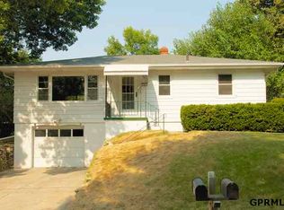 305 Lorraine Dr, Bellevue, NE 68005