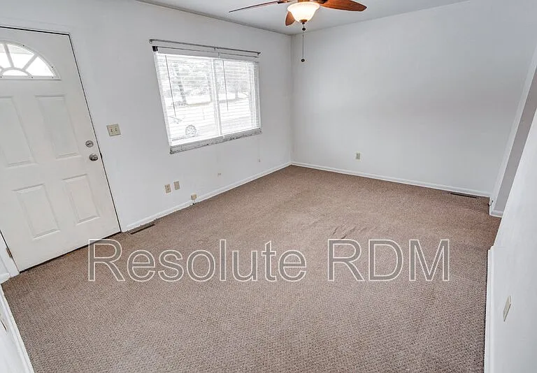 140 Wilson St — Photo 8