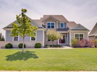 1827 Springhouse Dr, Oconomowoc, WI 53066