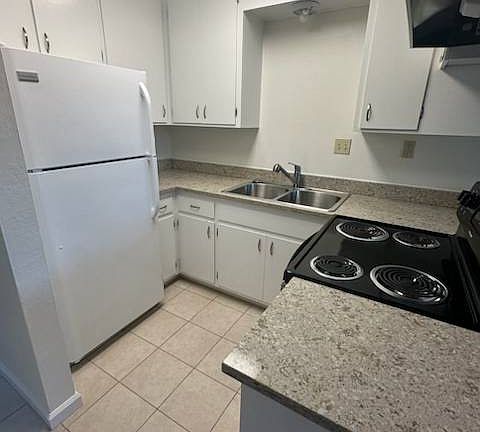 5th image of 116 Oak St