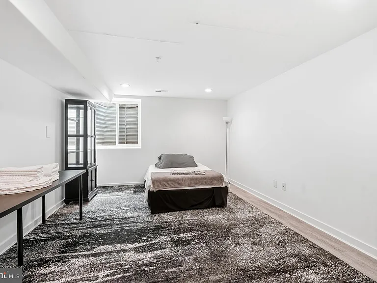 2604 Reed St — Photo 33