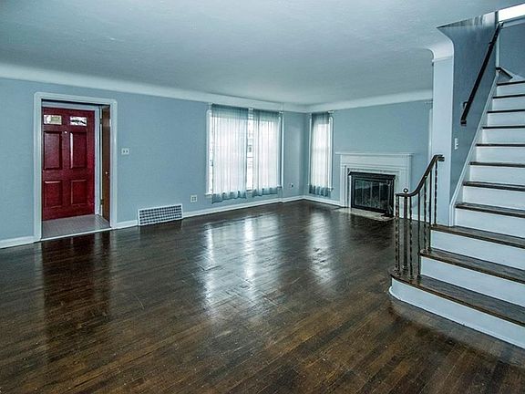 3rd image of 3131 W 142nd St