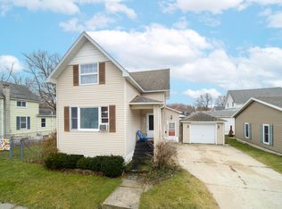 203 9th St, Manistee, MI 49660
