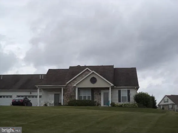 55 Dolomite Dr #42A, York, PA 17408