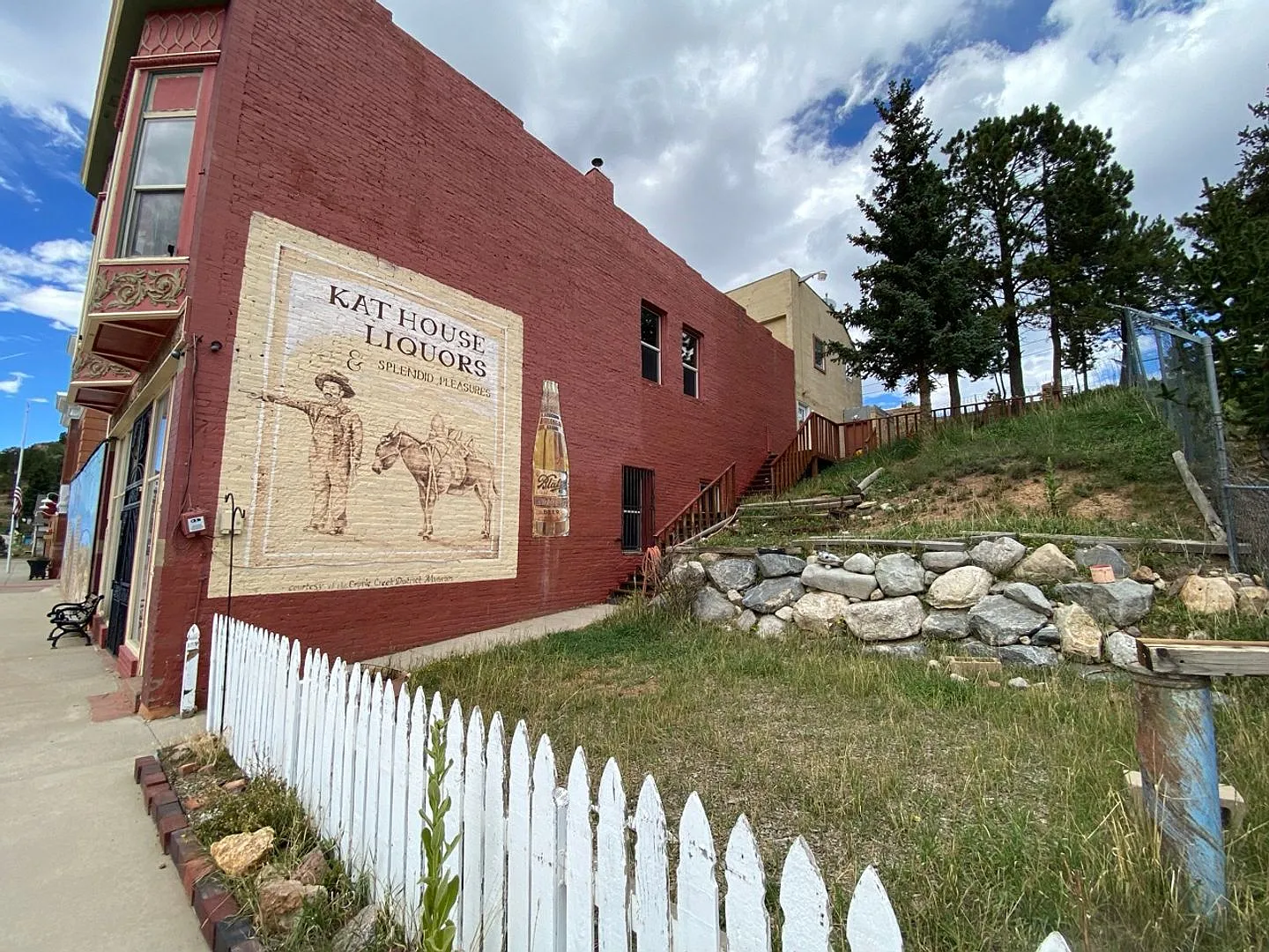 415 Victor Ave — Photo 3