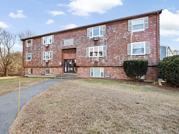 135 John A Dunn Memorial Dr APT 9, Rockland, MA 02370