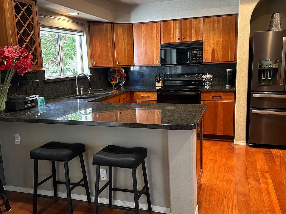 Kitchen with island bar