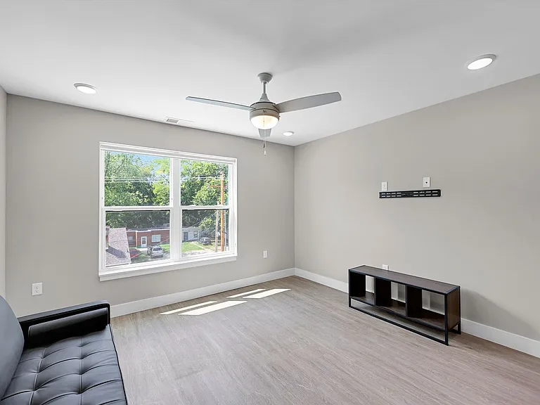 507 W Springfield Ave — Photo 5
