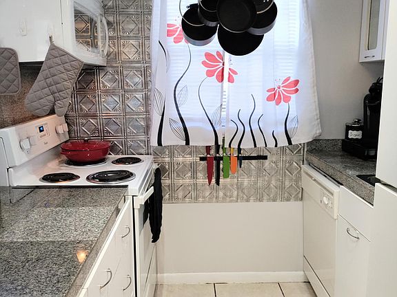 Granite countertops
Well stocked with cookware