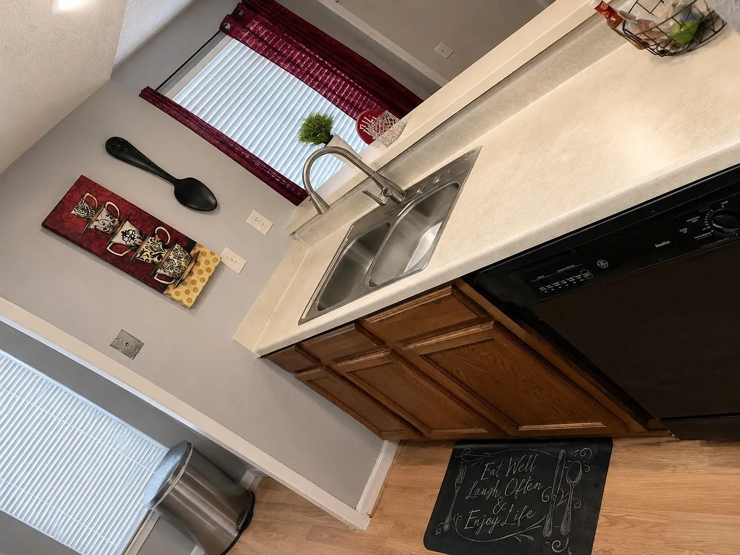 3 bed, 2.5 bath, 1864 sqft, $1,495 — Photo 4