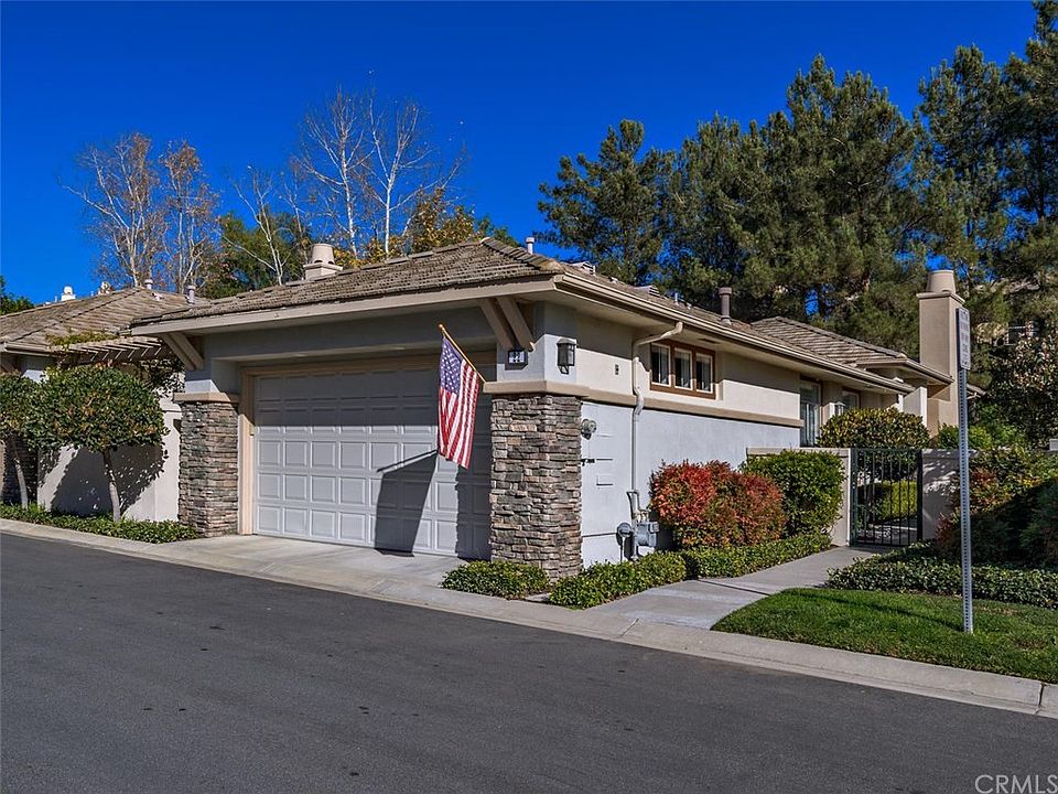 1st image of 22 Bogey Ln
