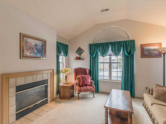 4th image of 281 Villa Oaks Ln