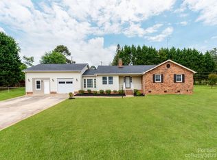 606 Cedar Dr, Dallas, NC 28034