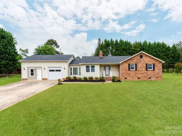 606 Cedar Dr, Dallas, NC 28034
