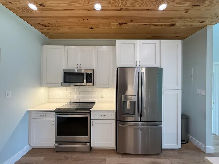 225 N Lakeshore Dr — Photo 16