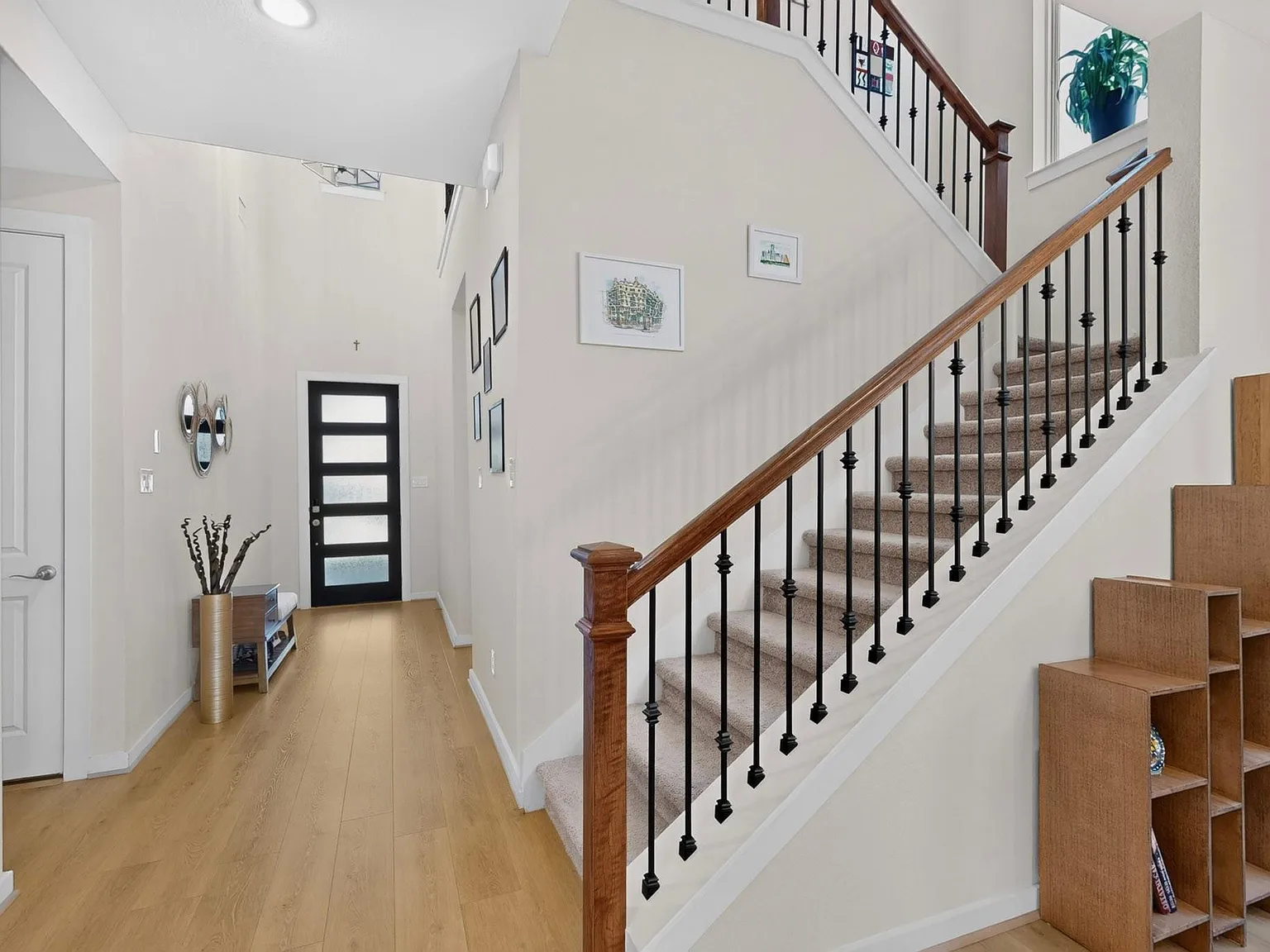 4 bed, 4.0 bath, 3049 sqft, $3,600 — Photo 3