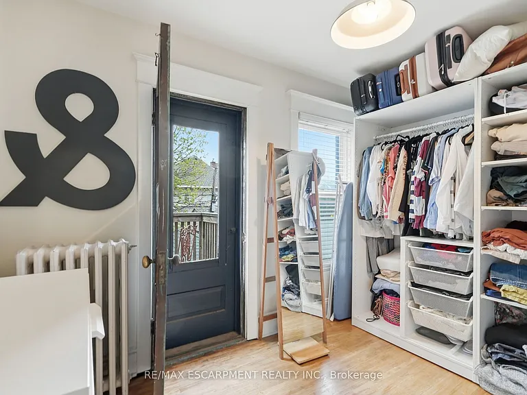 37 Connaught Ave S — Photo 26