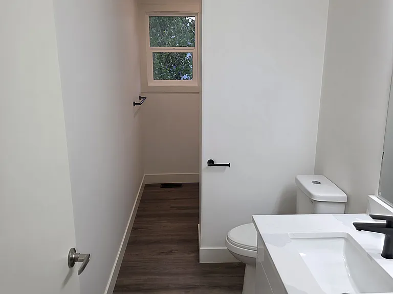 908 Canford Cres SW — Photo 20