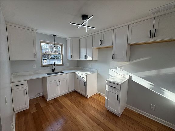 5th image of 772 Scott Rd