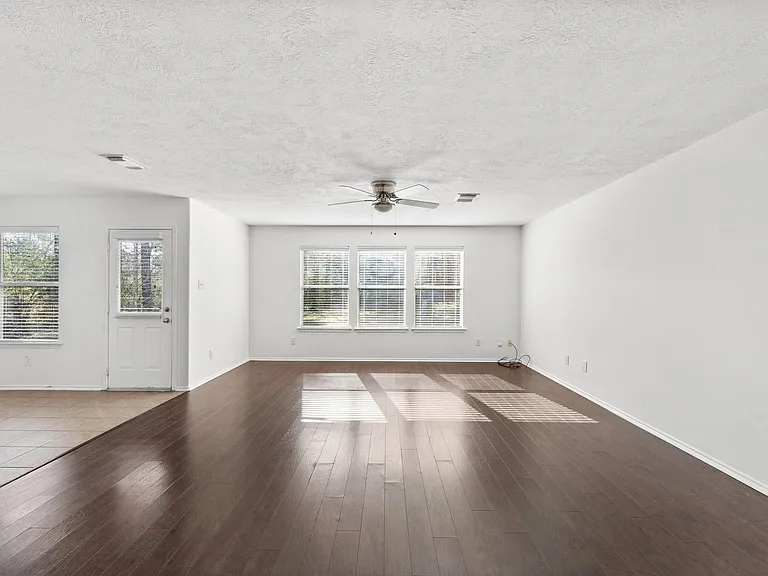 6 Druids Glen Pl — Photo 8