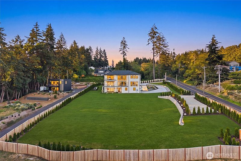 3rd image of 6220 Cromwell Drive NW