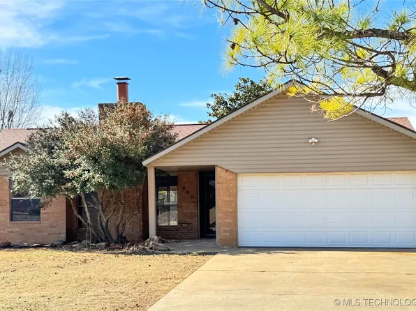 803 S Holmes Ave, Cushing, OK 74023