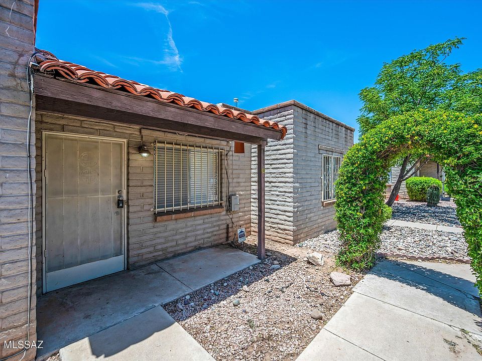 1st image of 3646 E Blacklidge Dr