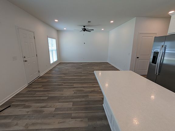 5th image of 113 Edgefield Rd